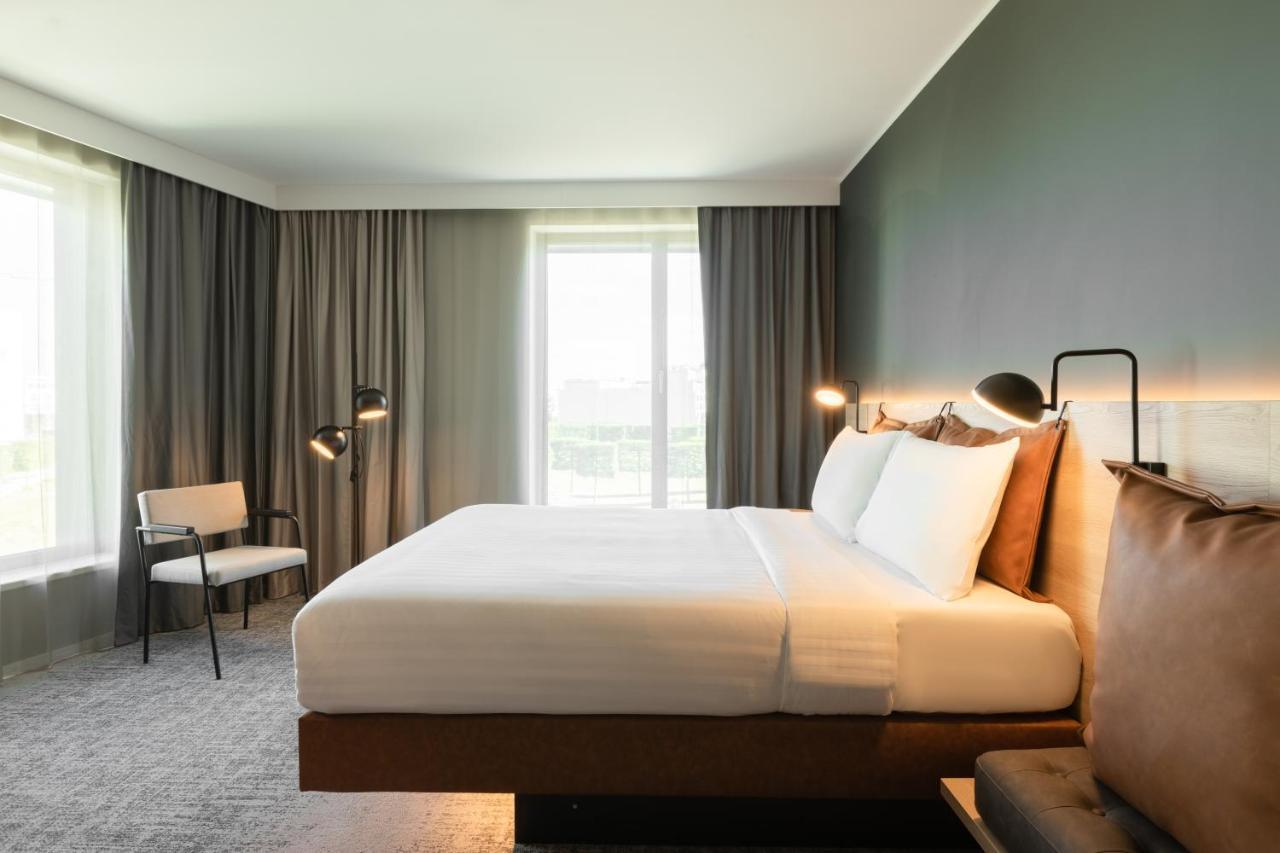 Hotel Moxy Paris Val D'Europe Montévrain Esterno foto