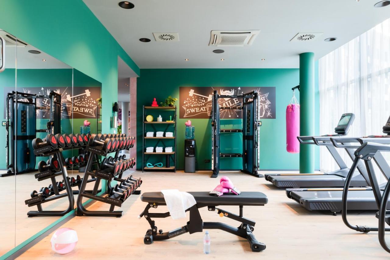 Hotel Moxy Paris Val D'Europe Montévrain Esterno foto