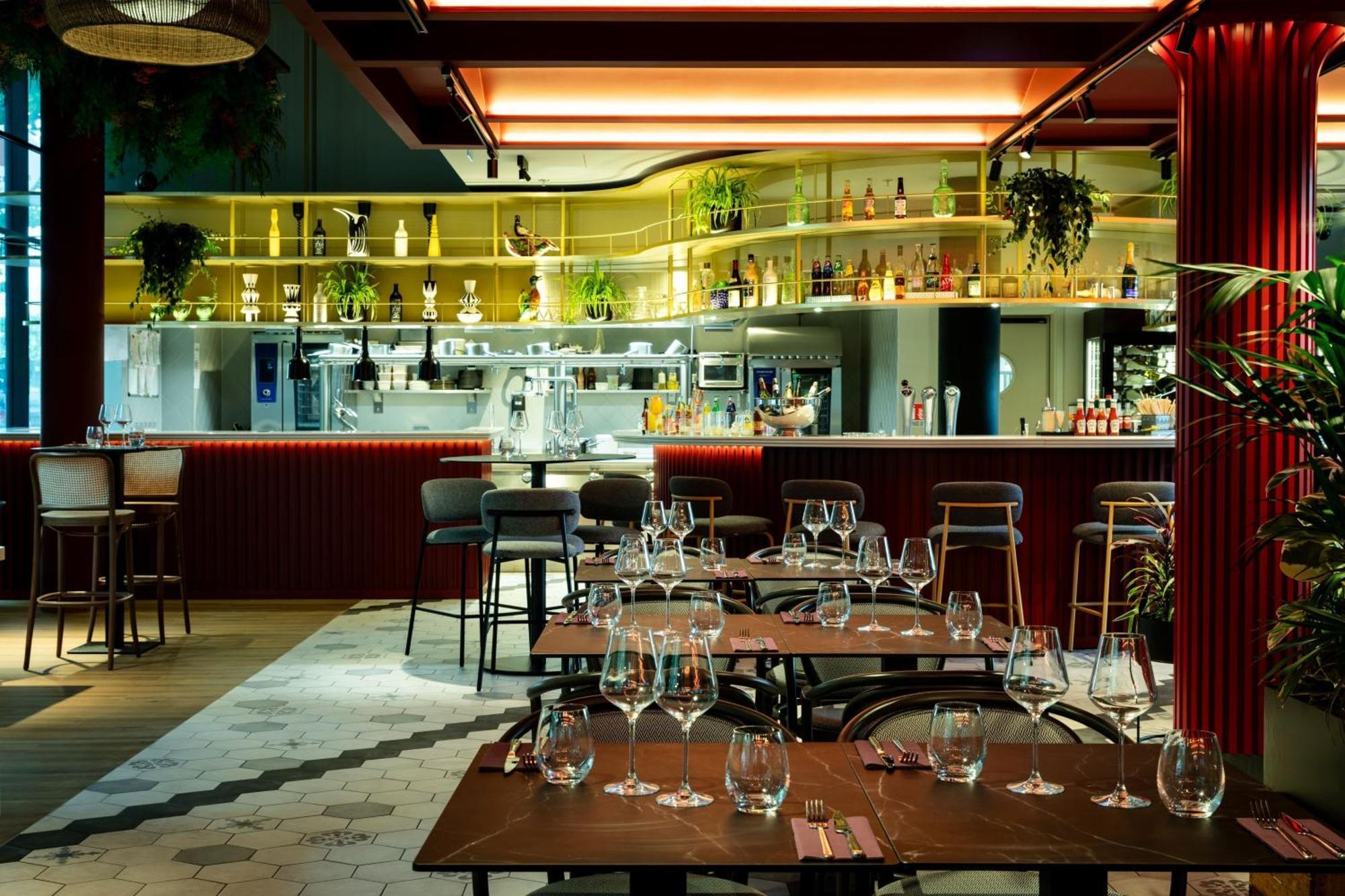 Hotel Moxy Paris Val D'Europe Montévrain Esterno foto