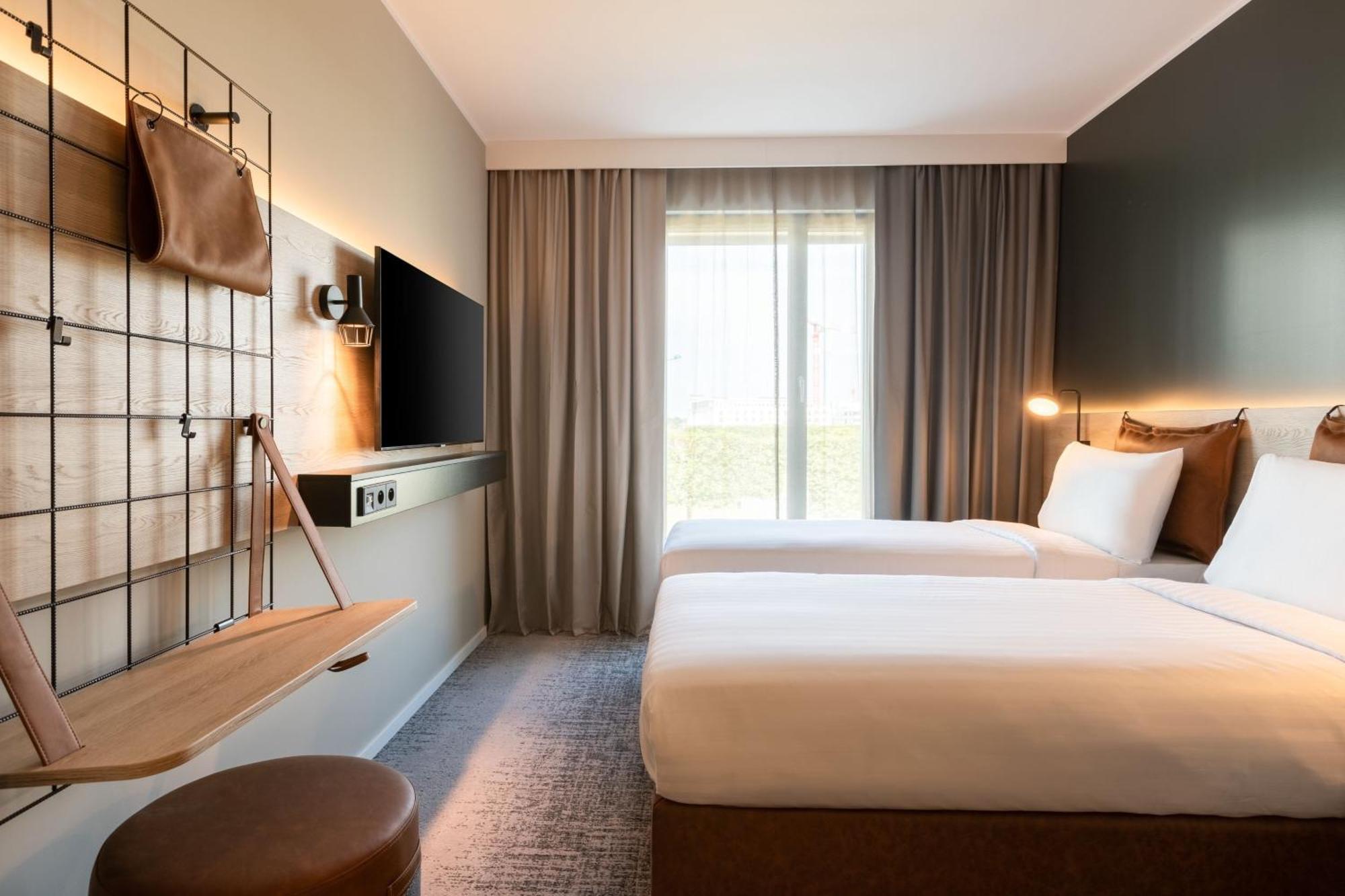 Hotel Moxy Paris Val D'Europe Montévrain Esterno foto
