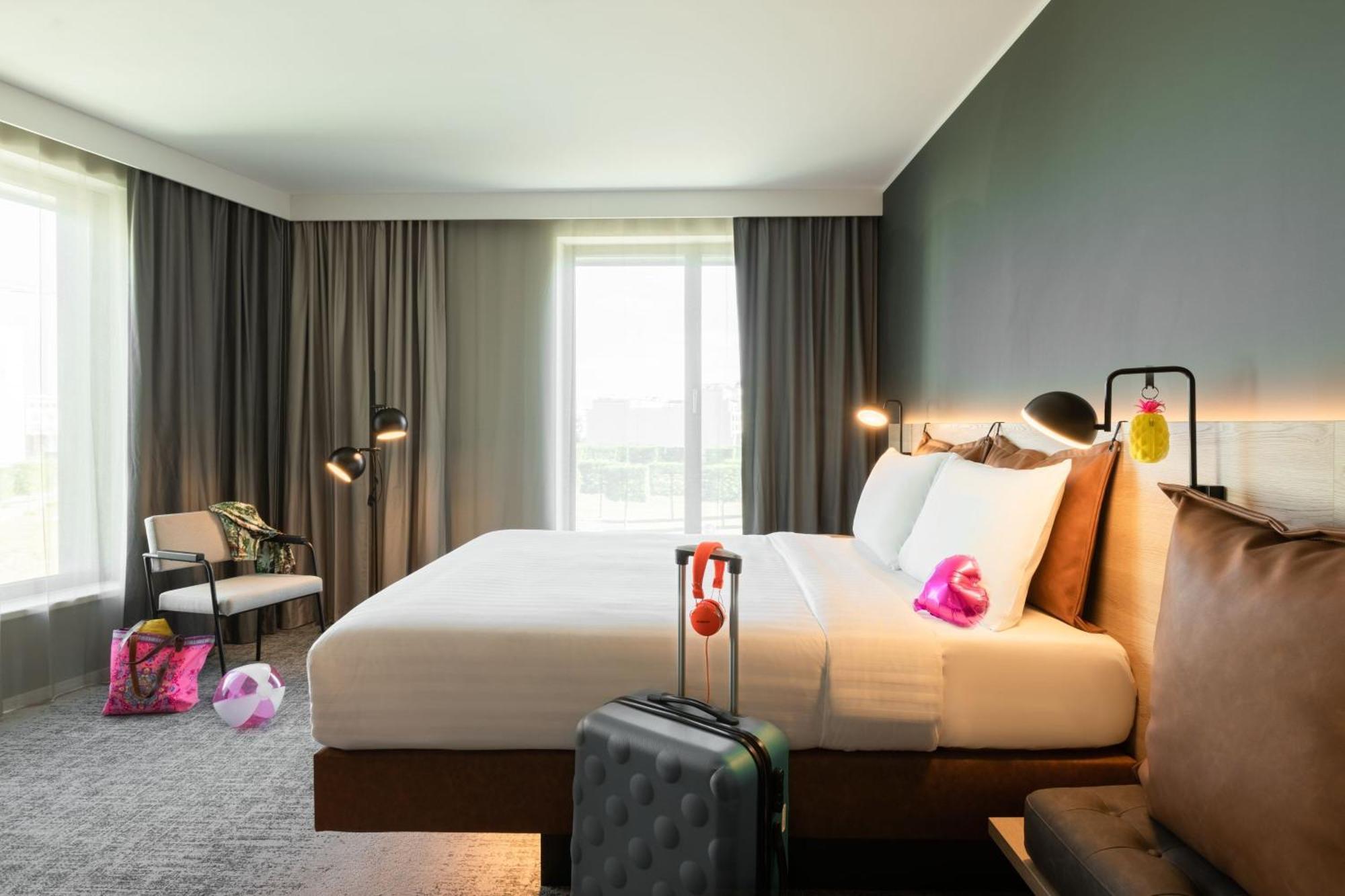 Hotel Moxy Paris Val D'Europe Montévrain Esterno foto