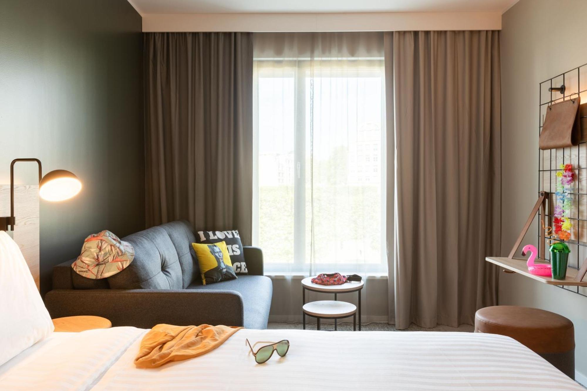 Hotel Moxy Paris Val D'Europe Montévrain Esterno foto